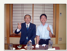 野見会長ともおいしいＶサイン。